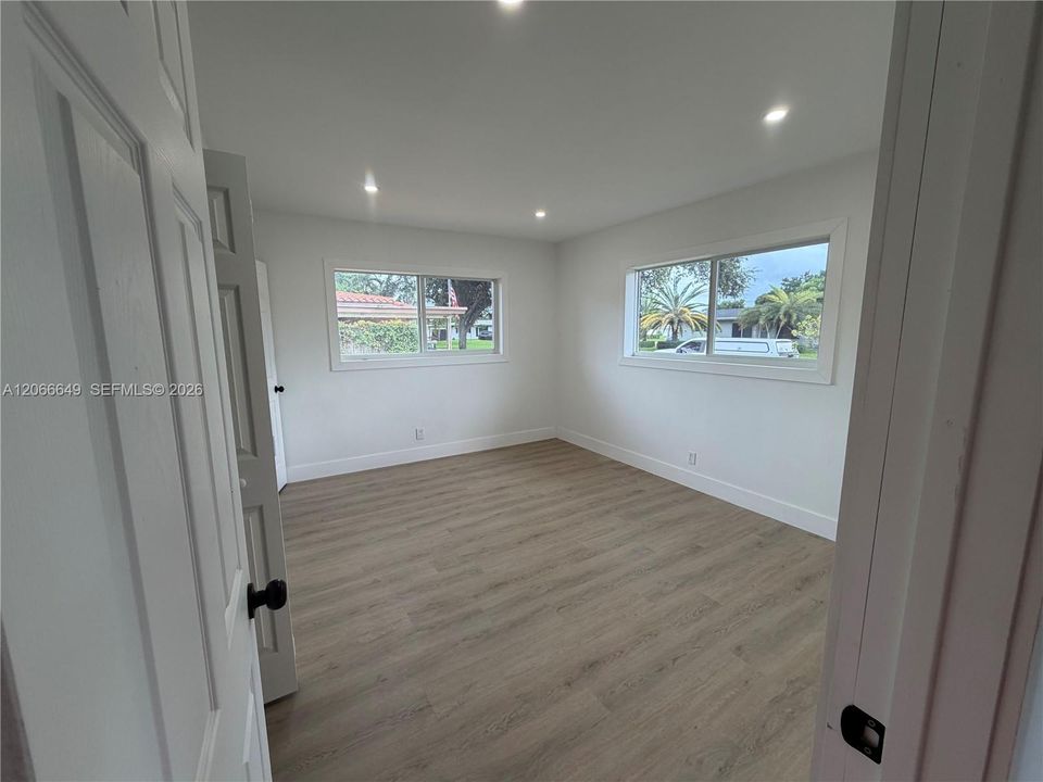 For Rent: $3,850 (3 beds, 2 baths, 1350 Square Feet)