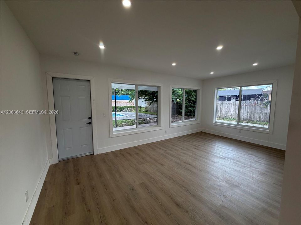 For Rent: $3,850 (3 beds, 2 baths, 1350 Square Feet)