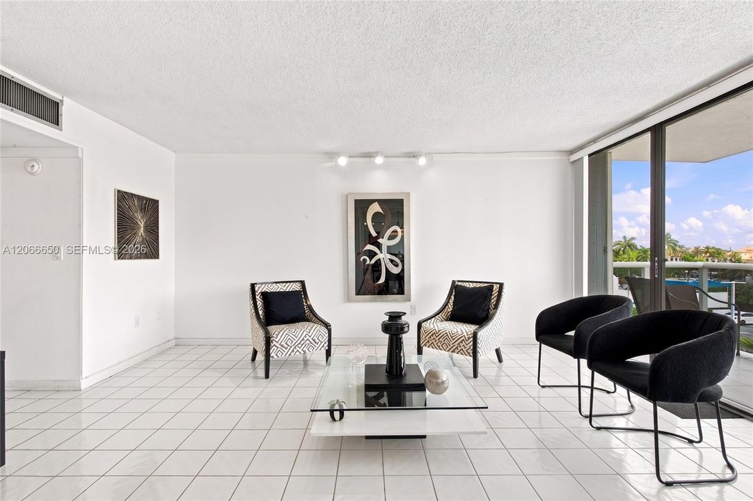 En Venta: $217,000 (1 camas, 1 baños, 896 Pies cuadrados)