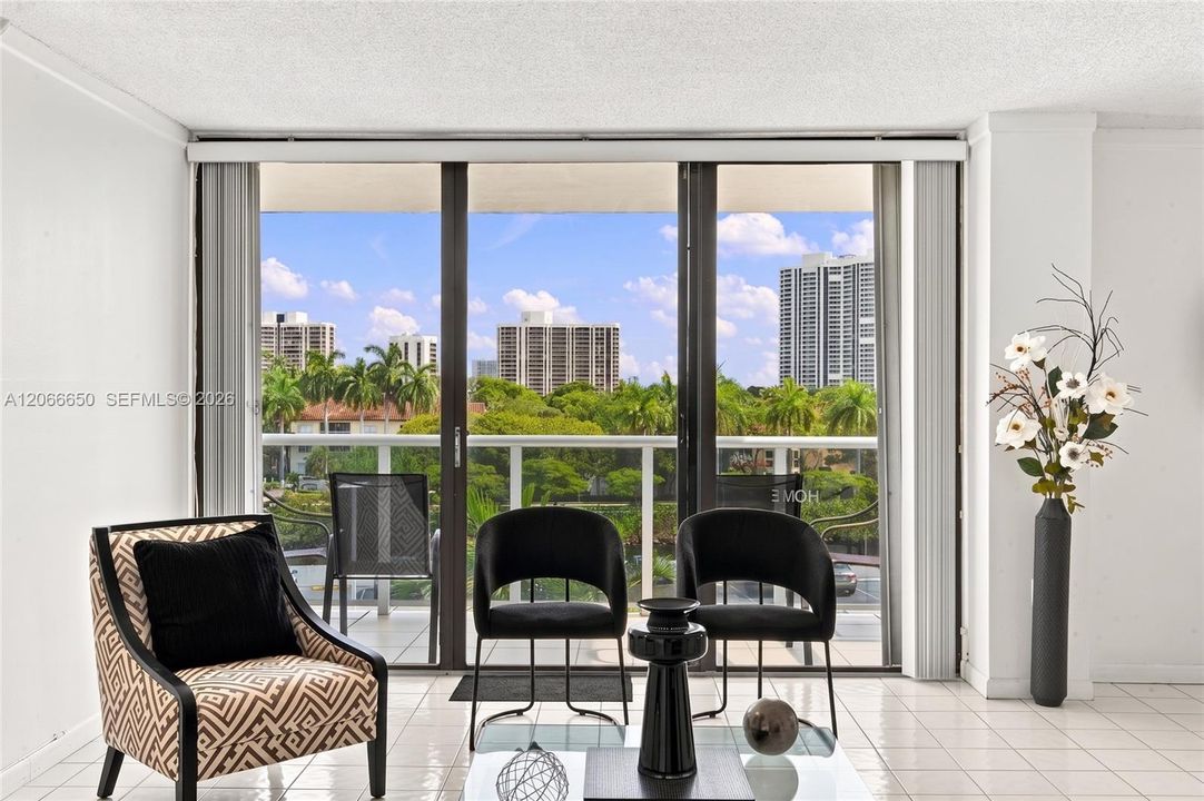 En Venta: $217,000 (1 camas, 1 baños, 896 Pies cuadrados)
