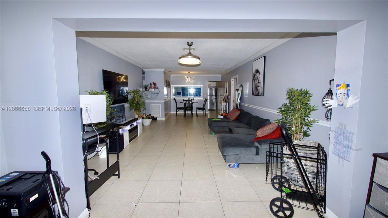 En Venta: $215,000 (3 camas, 2 baños, 1216 Pies cuadrados)