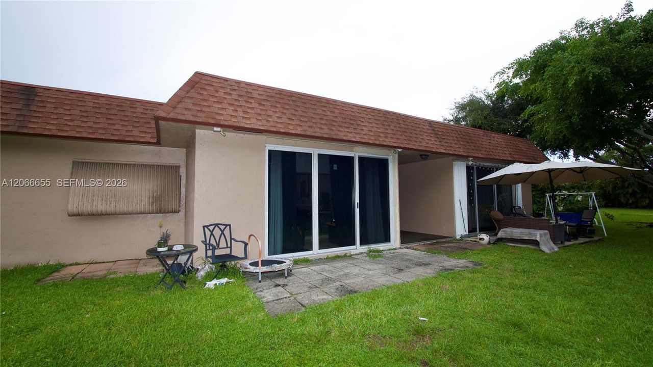 En Venta: $215,000 (3 camas, 2 baños, 1216 Pies cuadrados)
