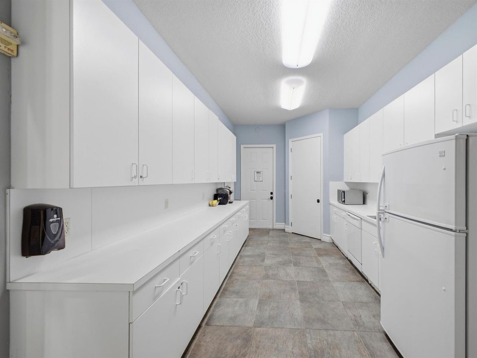 Clubhouse Common Kitchen