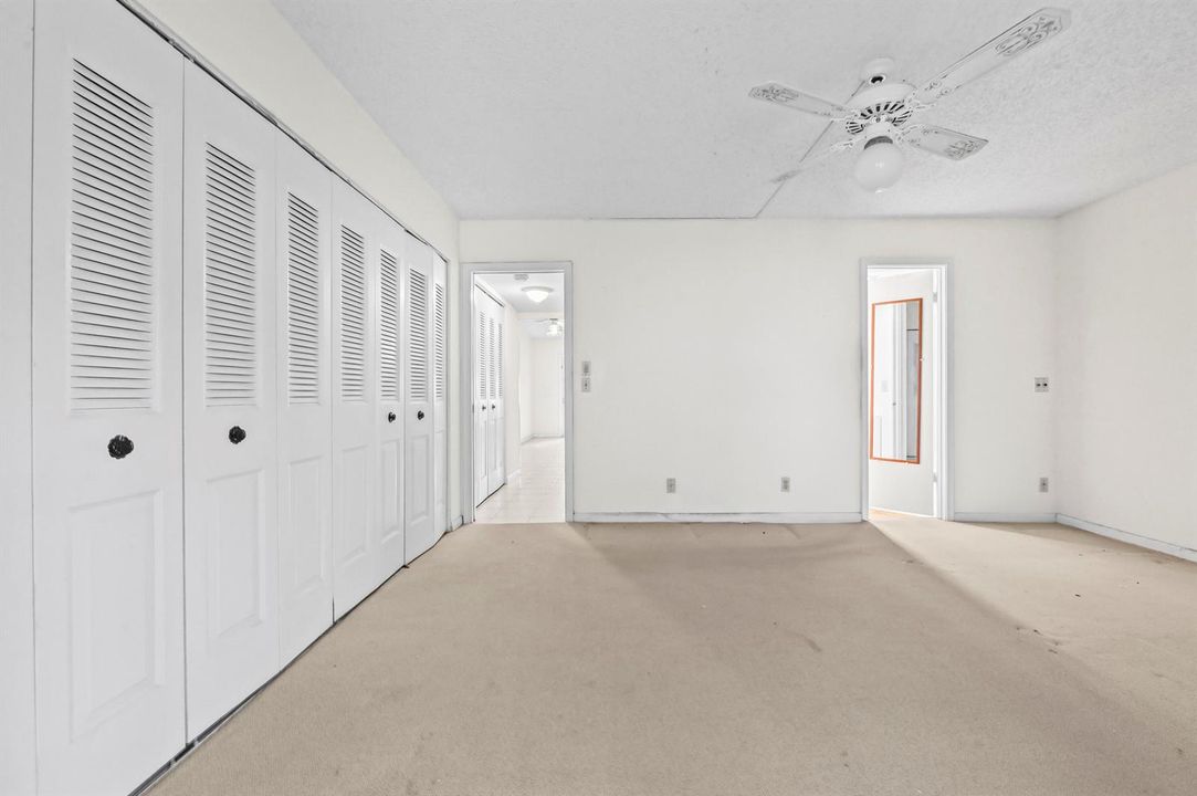 14 Bedroom 04