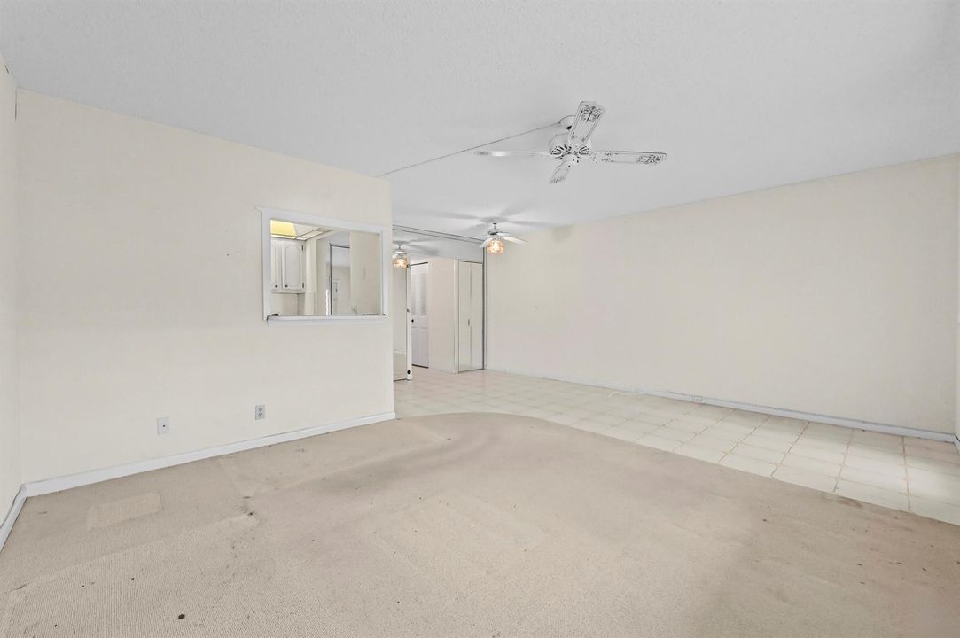 06 Living Room 04