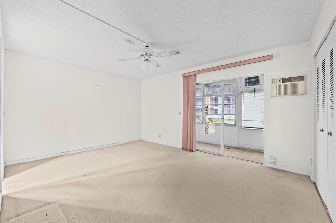 11 Bedroom 01