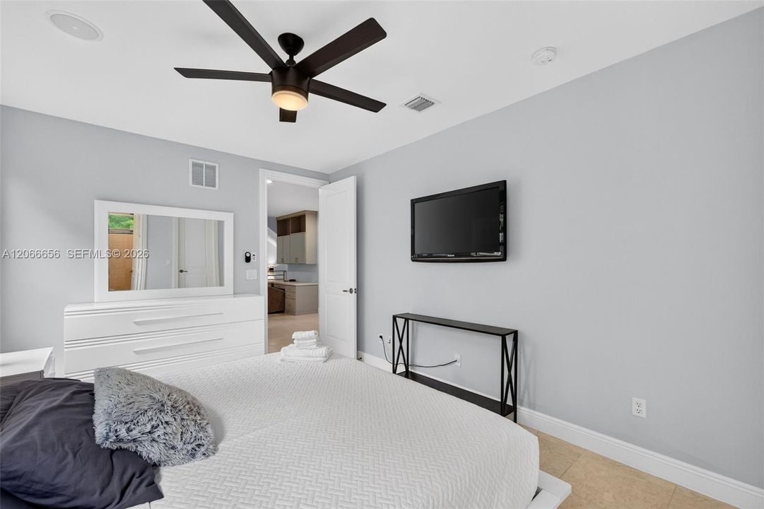 For Rent: $11,500 (3 beds, 3 baths, 2961 Square Feet)