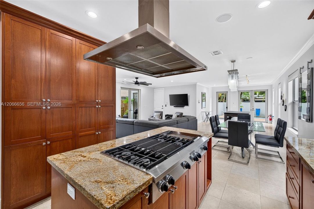 For Rent: $11,500 (3 beds, 3 baths, 2961 Square Feet)