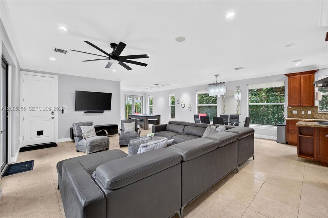 For Rent: $11,500 (3 beds, 3 baths, 2961 Square Feet)