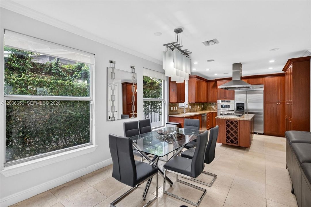 For Rent: $11,500 (3 beds, 3 baths, 2961 Square Feet)