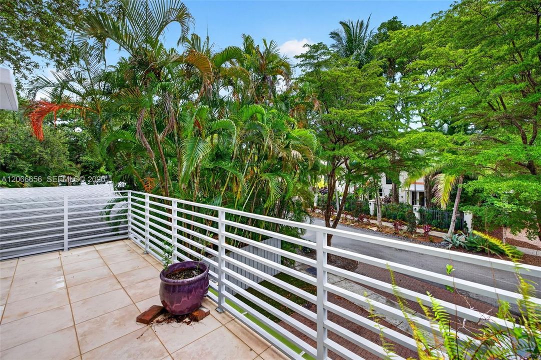 For Rent: $11,500 (3 beds, 3 baths, 2961 Square Feet)