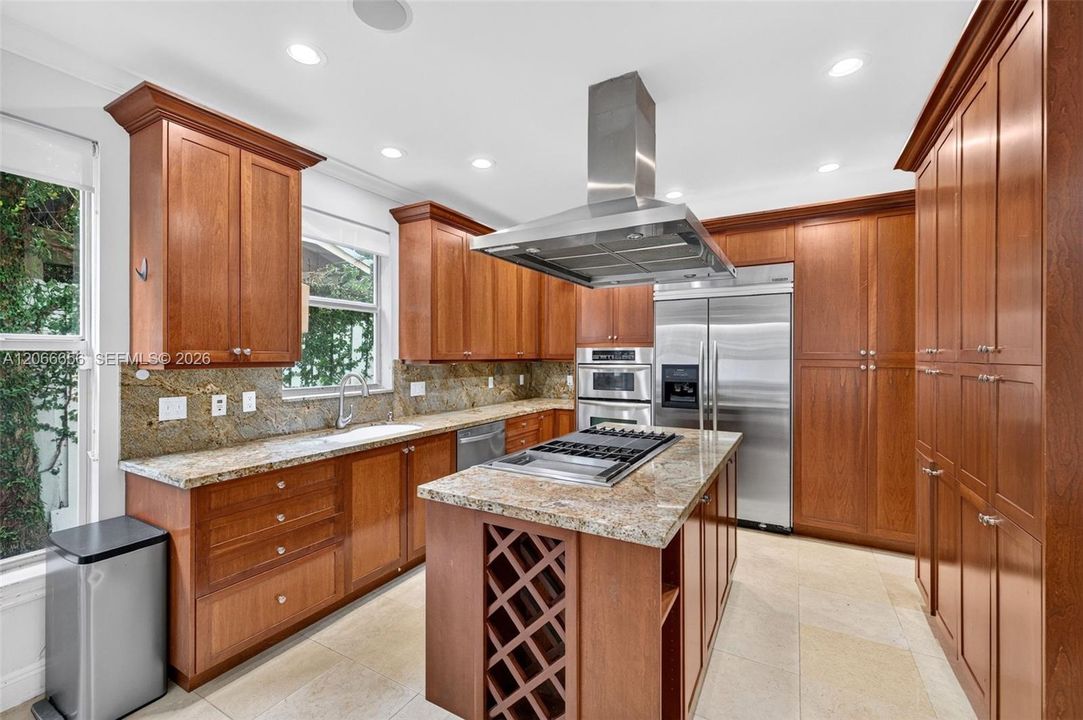 For Rent: $11,500 (3 beds, 3 baths, 2961 Square Feet)