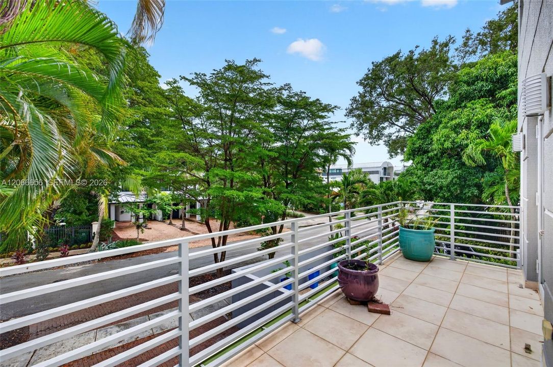 For Rent: $11,500 (3 beds, 3 baths, 2961 Square Feet)