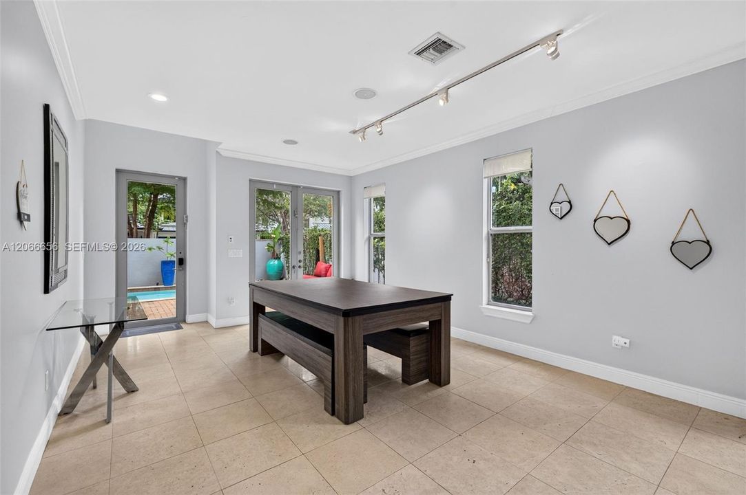 For Rent: $11,500 (3 beds, 3 baths, 2961 Square Feet)