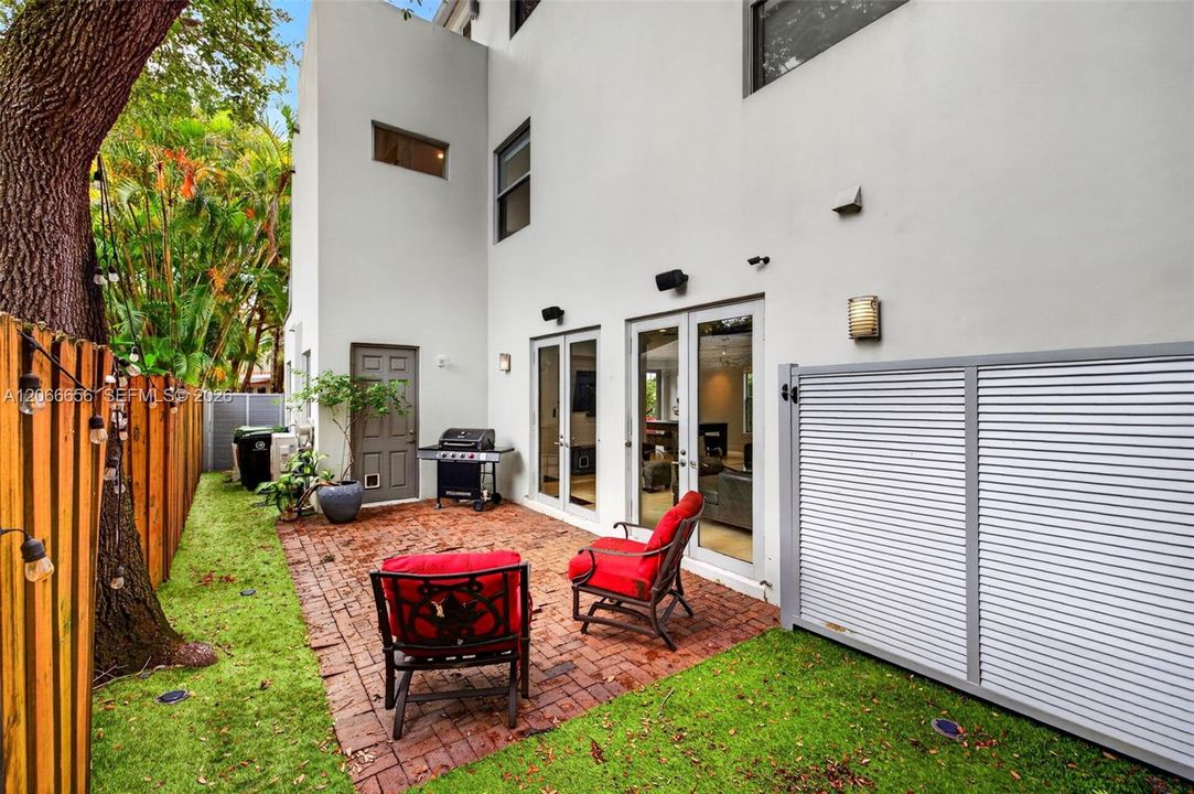 For Rent: $11,500 (3 beds, 3 baths, 2961 Square Feet)