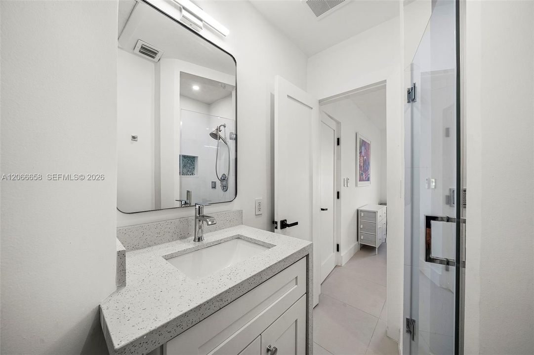 En Venta: $1,850,000 (3 camas, 2 baños, 1691 Pies cuadrados)
