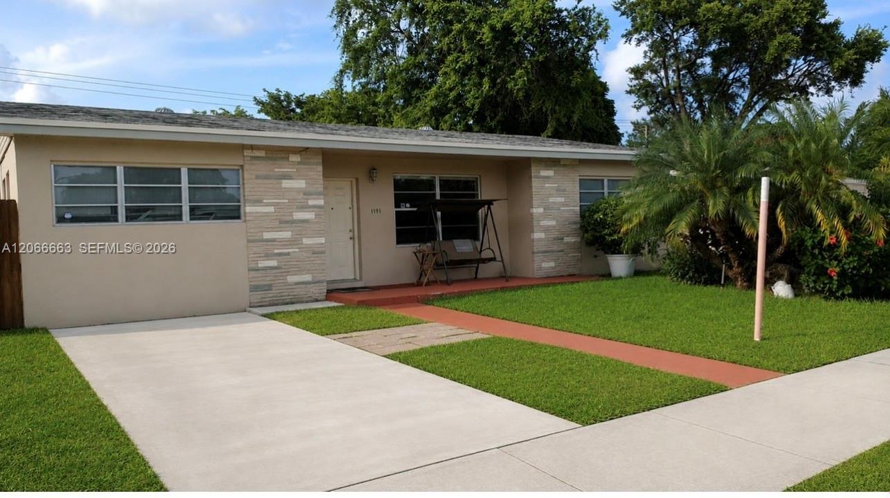 For Sale: $1,295,000 (3 beds, 2 baths, 1817 Square Feet)