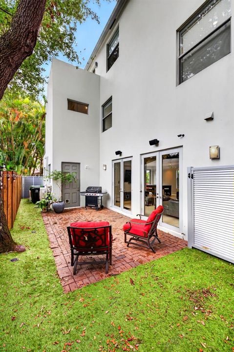 For Sale: $1,590,000 (3 beds, 3 baths, 2961 Square Feet)