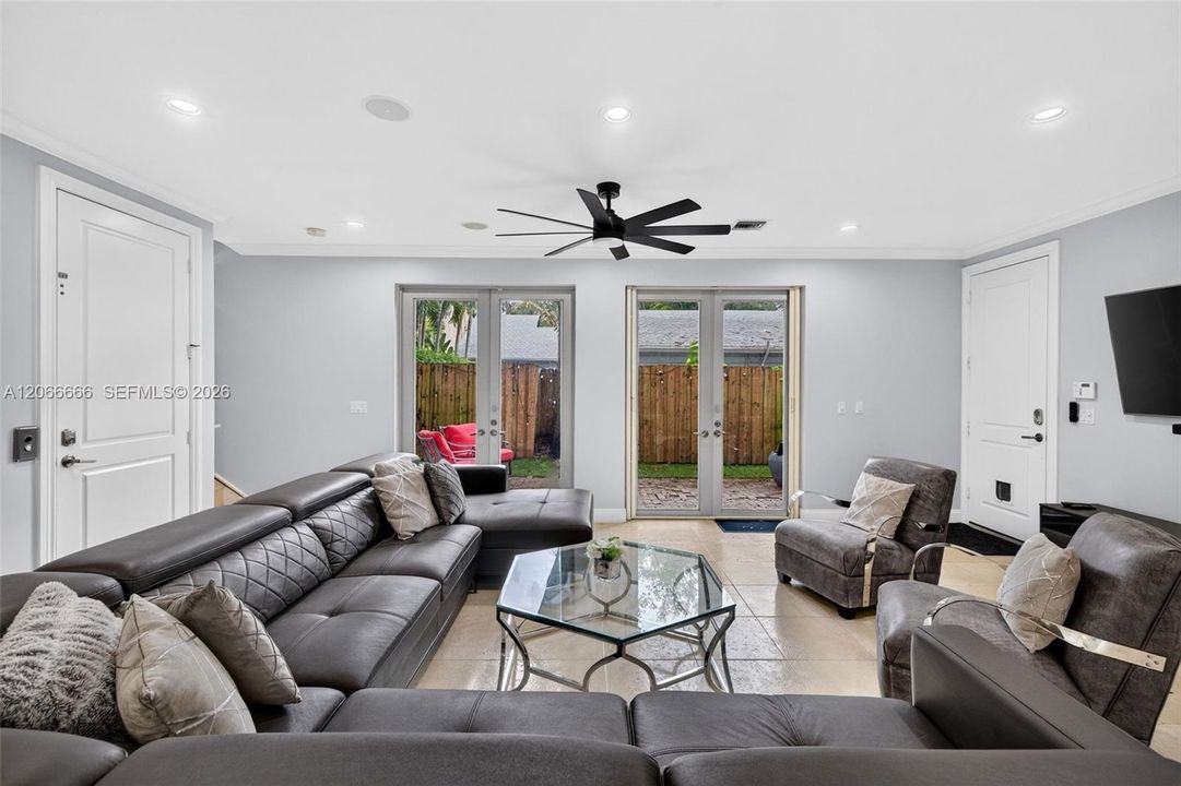 For Sale: $1,590,000 (3 beds, 3 baths, 2961 Square Feet)