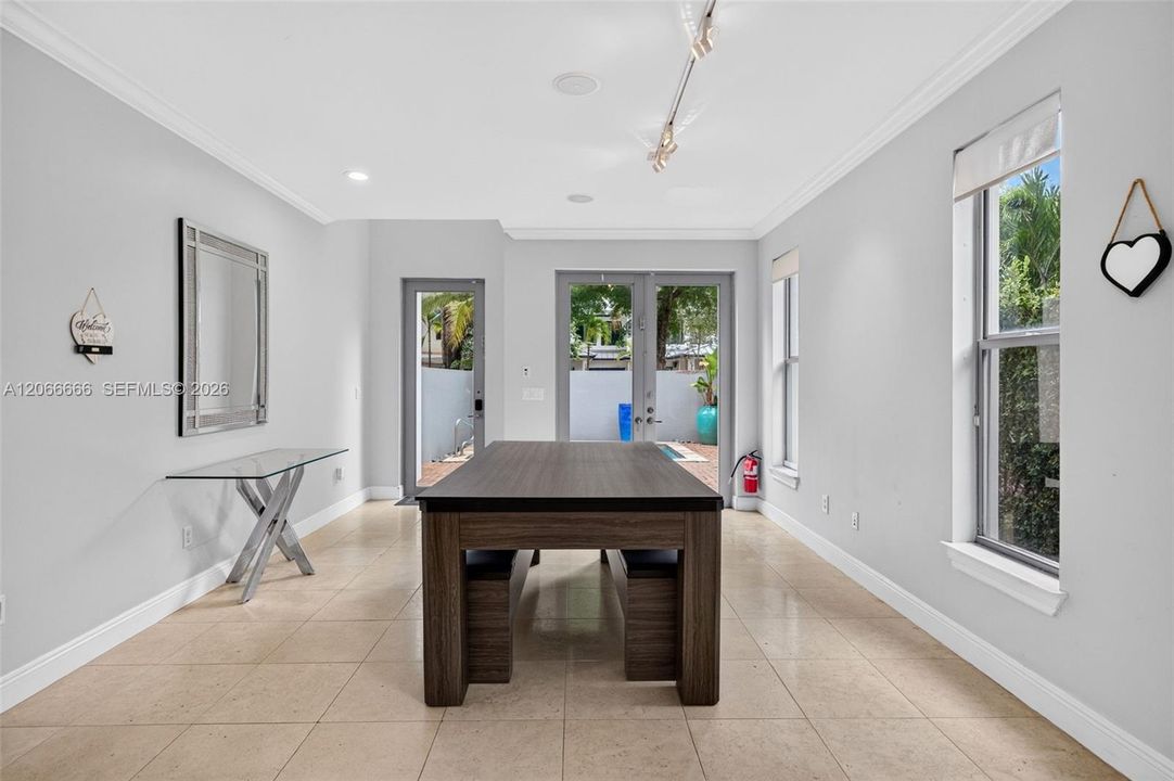 For Sale: $1,590,000 (3 beds, 3 baths, 2961 Square Feet)