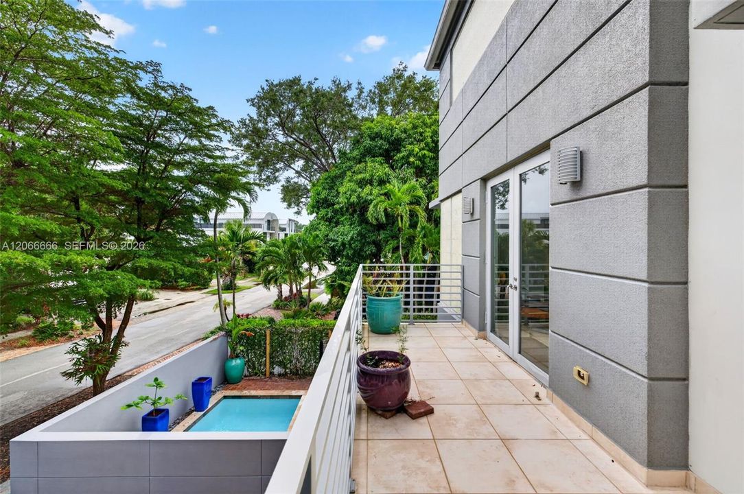 For Sale: $1,590,000 (3 beds, 3 baths, 2961 Square Feet)