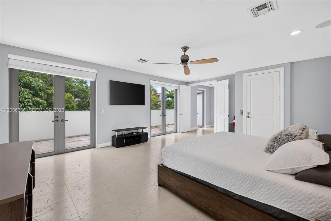 For Sale: $1,590,000 (3 beds, 3 baths, 2961 Square Feet)