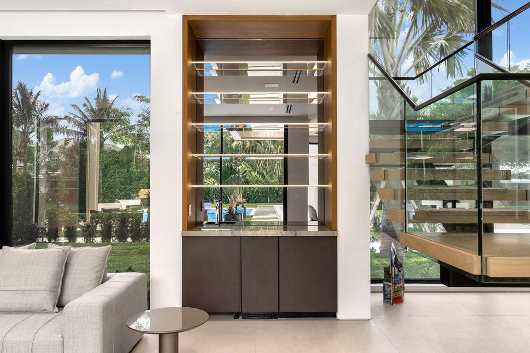 LG101348-MLS