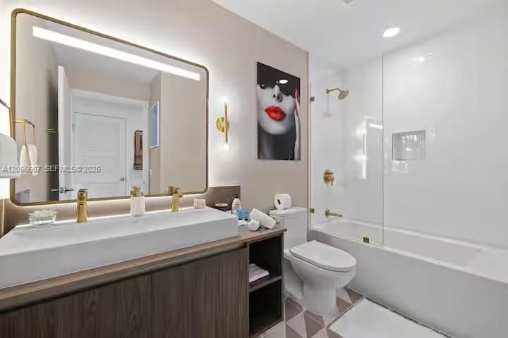 For Sale: $499,000 (0 beds, 1 baths, 367 Square Feet)