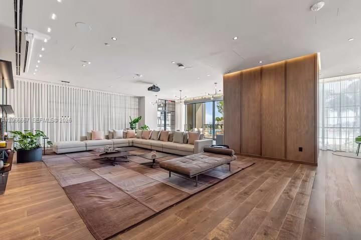 For Sale: $499,000 (0 beds, 1 baths, 367 Square Feet)