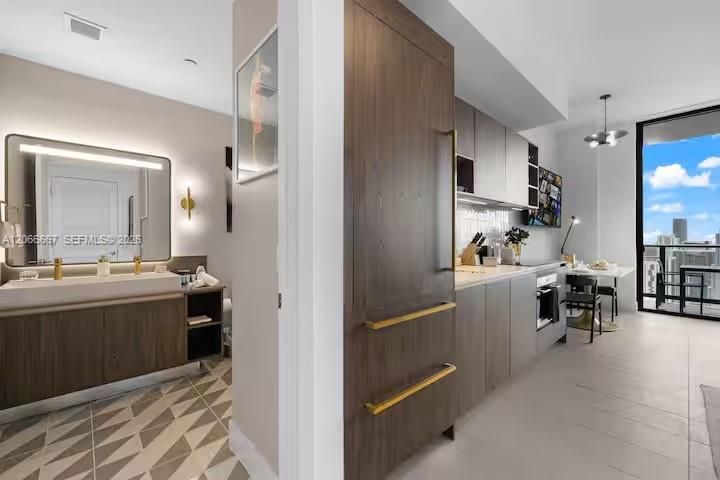 For Sale: $499,000 (0 beds, 1 baths, 367 Square Feet)