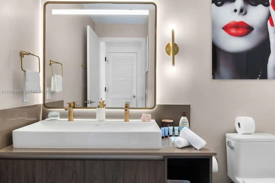 For Sale: $499,000 (0 beds, 1 baths, 367 Square Feet)