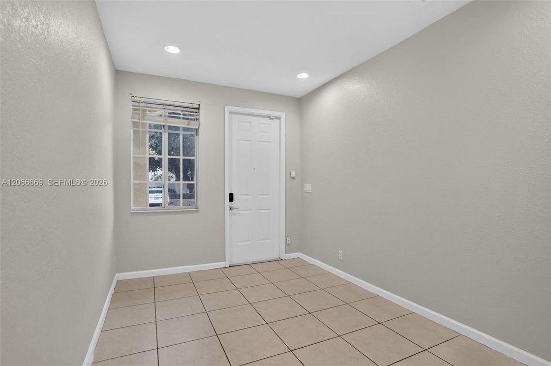 Active With Contract: $3,000 (3 beds, 2 baths, 1906 Square Feet)
