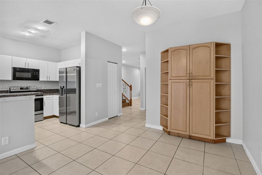 Active With Contract: $3,000 (3 beds, 2 baths, 1906 Square Feet)