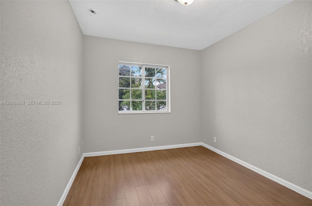 Active With Contract: $3,000 (3 beds, 2 baths, 1906 Square Feet)