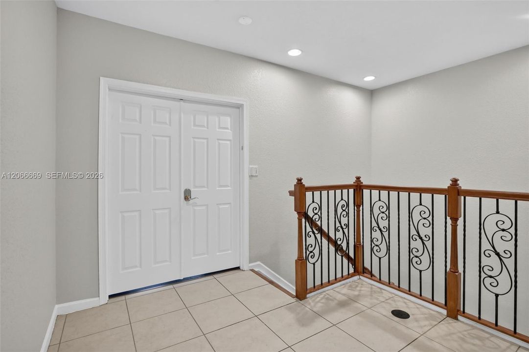 Active With Contract: $3,000 (3 beds, 2 baths, 1906 Square Feet)
