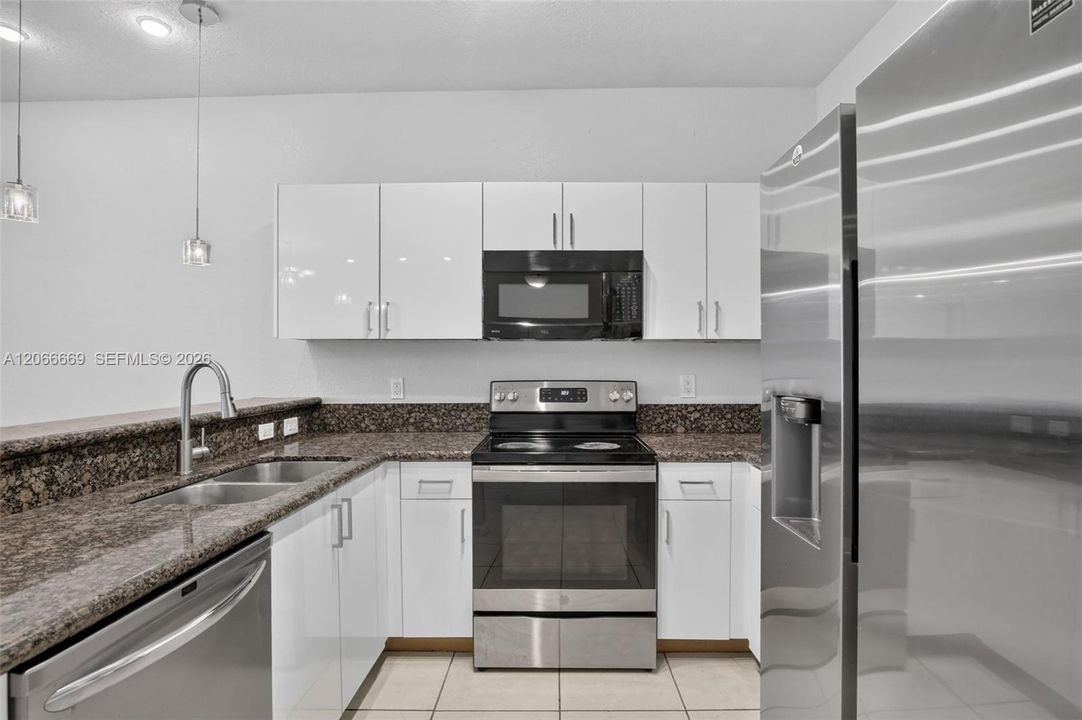 Active With Contract: $3,000 (3 beds, 2 baths, 1906 Square Feet)
