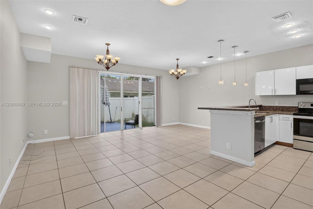 Active With Contract: $3,000 (3 beds, 2 baths, 1906 Square Feet)