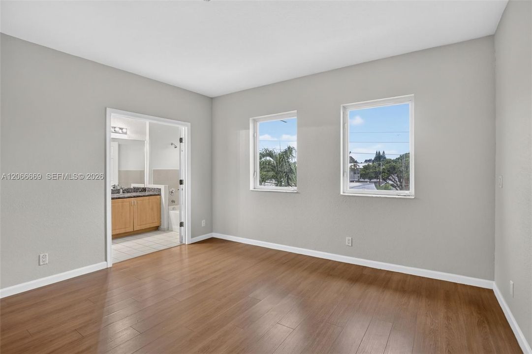 Active With Contract: $3,000 (3 beds, 2 baths, 1906 Square Feet)