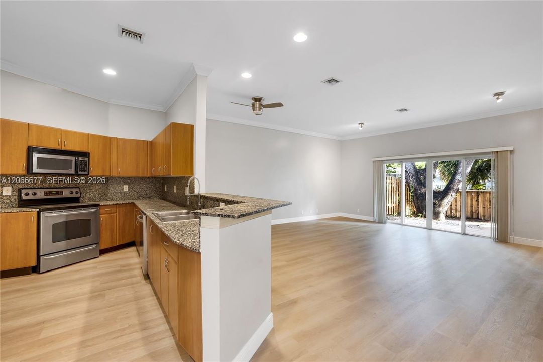 En Venta: $450,000 (3 camas, 2 baños, 2000 Pies cuadrados)