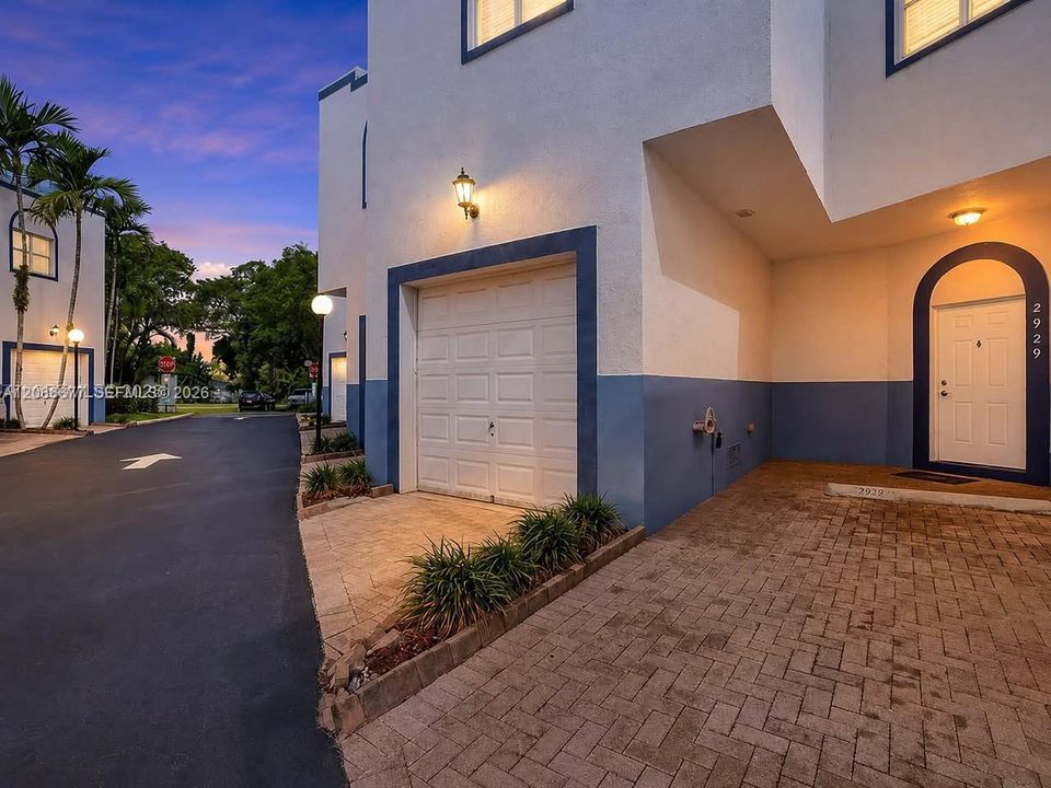 En Venta: $450,000 (3 camas, 2 baños, 2000 Pies cuadrados)
