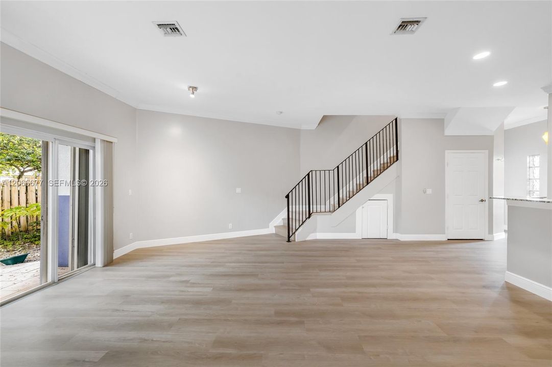 En Venta: $450,000 (3 camas, 2 baños, 2000 Pies cuadrados)