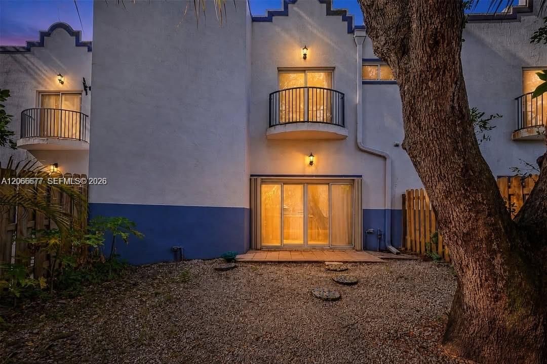 En Venta: $450,000 (3 camas, 2 baños, 2000 Pies cuadrados)