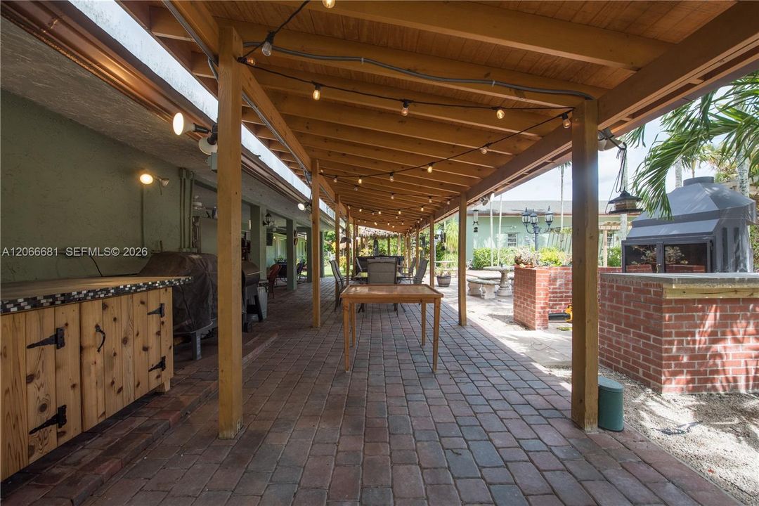 For Sale: $3,499,000 (7 beds, 6 baths, 3790 Square Feet)