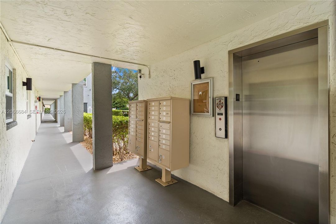 Elevator, Mailboxes