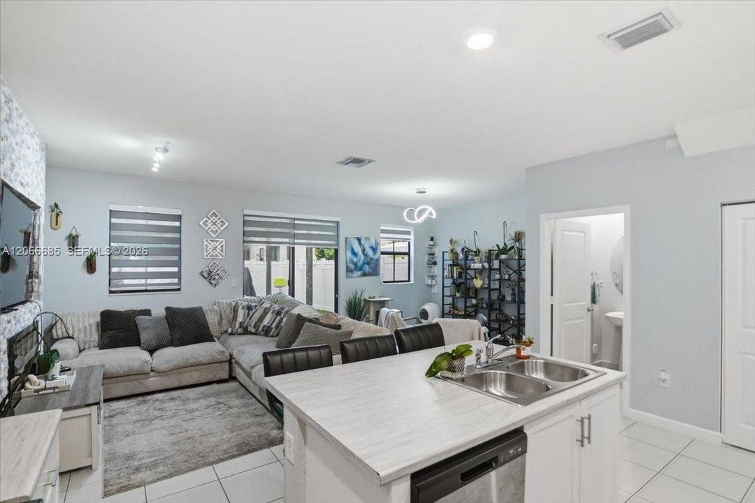 For Sale: $525,000 (3 beds, 2 baths, 1486 Square Feet)