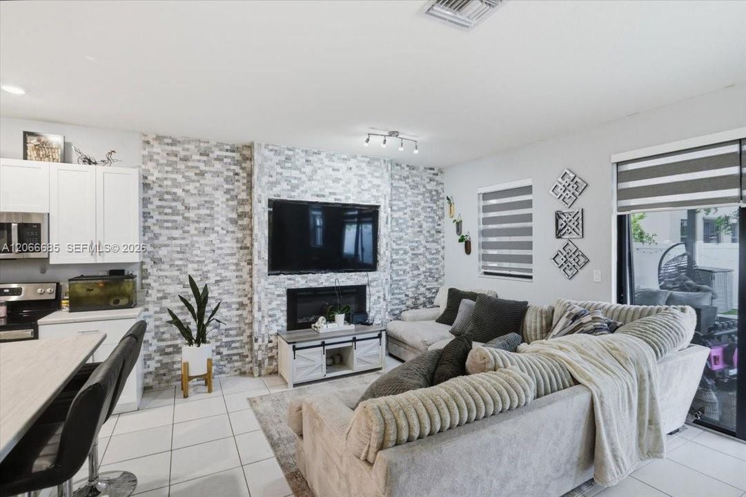For Sale: $525,000 (3 beds, 2 baths, 1486 Square Feet)