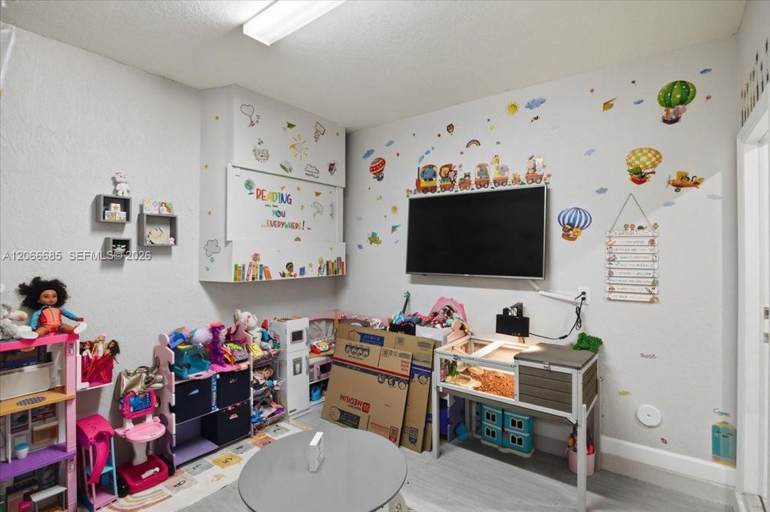 For Sale: $525,000 (3 beds, 2 baths, 1486 Square Feet)