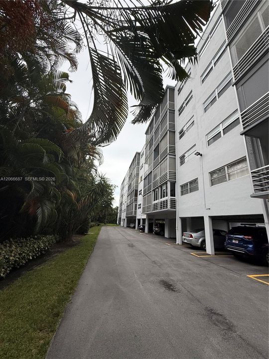 For Sale: $155,000 (1 beds, 1 baths, 785 Square Feet)