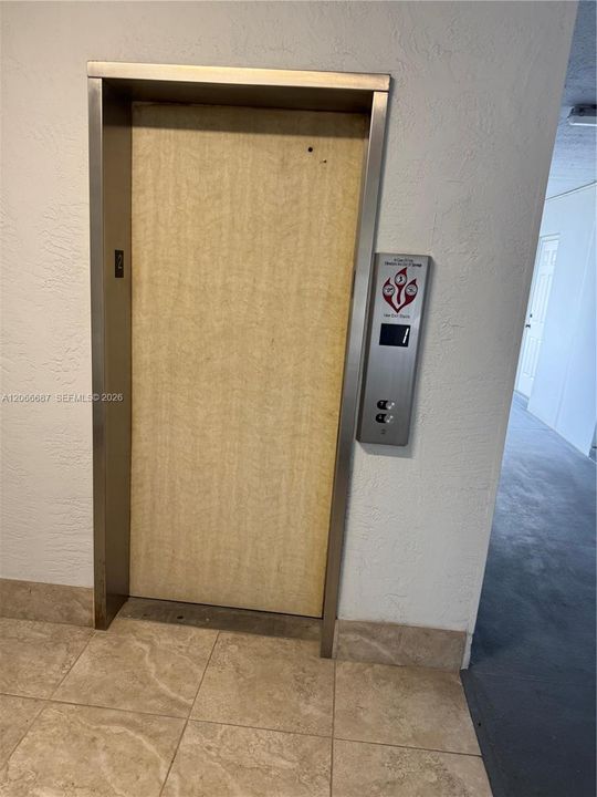 For Sale: $155,000 (1 beds, 1 baths, 785 Square Feet)