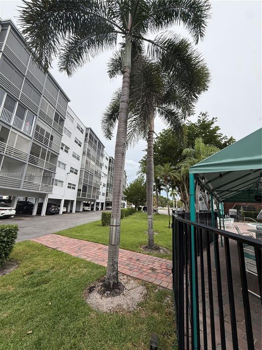 For Sale: $155,000 (1 beds, 1 baths, 785 Square Feet)